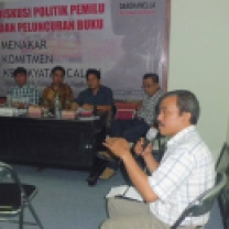 Peluncuran Buku Menakar Komitmen Kerakyatan Calon" Dlm Pilkada Donggala dan Pemilu 2014, di Press Room Kantor Gubernur, Kamis 15 Agustus 2013.