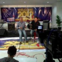 Malam Pergantian Tahun Baru 2011 ke 2012 di studio Radar TV Palu.