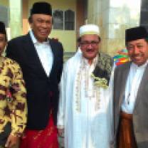 Bersama Muhidin Said (Wakil Ketua Komisi V DPR RI, Prof Zainal Abidin (Rektor IAIN Palu), Mohsen Alidrus (Direktur Pendidikan Diniyah dan Pondok Pesantren Kemenag RI) usai solat Idul Fitri 2015